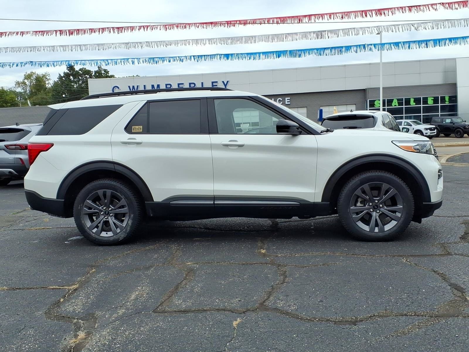Used 2024 Ford Explorer XLT w/ Equipment Group 202A AWD/4WD image 18