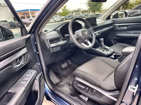 Used 2025 Honda CR-V EX image 3