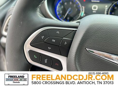 New 2025 Chrysler Pacifica Select image 12