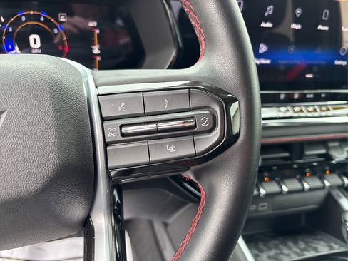 Used 2023 Chevrolet Colorado Z71 w/ Safety Package image 27