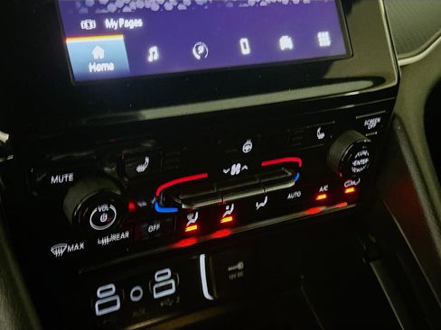 Used 2024 Jeep Grand Cherokee L Altitude image 22