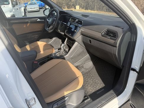 Used 2023 Volkswagen Tiguan SE image 13