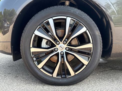 Certified 2025 Volvo XC60 B5 Plus w/ Climate Package image 10