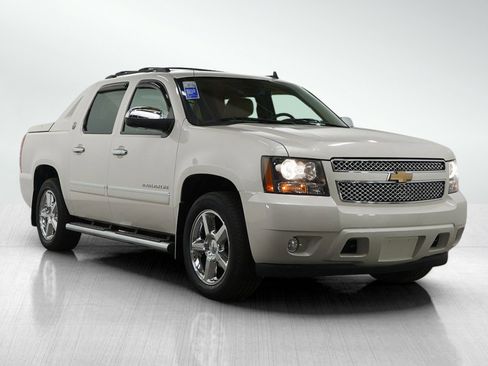Used 2013 Chevrolet Avalanche LTZ image 7