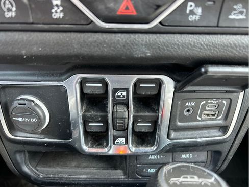 Used 2024 Jeep Gladiator Sport AWD/4WD image 31