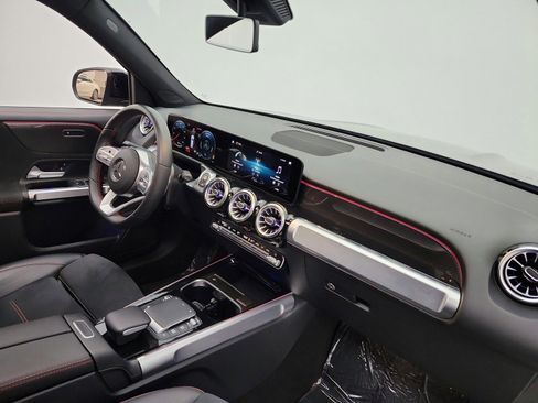 Used 2022 Mercedes-Benz GLB 250 image 18