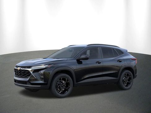 New 2026 Chevrolet Trax LT w/ Driver Confidence Package FWD image 2