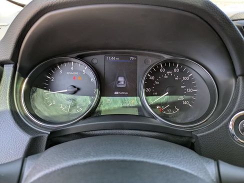 Used 2019 Nissan Rogue SL w/ Premium Package AWD/4WD image 12