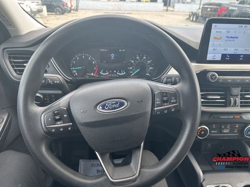 Used 2022 Ford Escape SE image 19