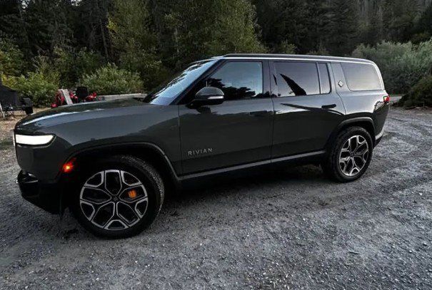 Used 2022 Rivian R1S Launch Edition Quad AWD/4WD image 1