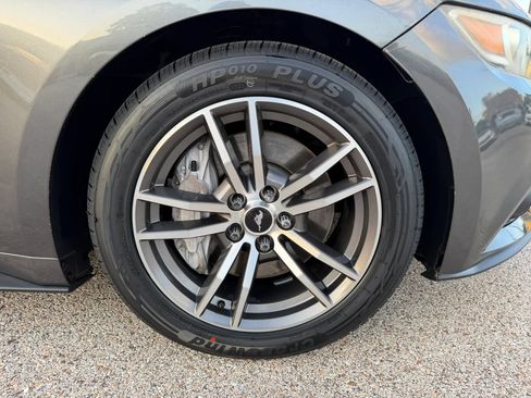 Used 2017 Ford Mustang GT RWD image 14