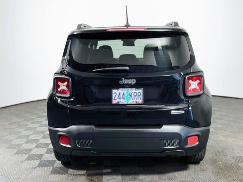 Used 2017 Jeep Renegade Latitude FWD image 6