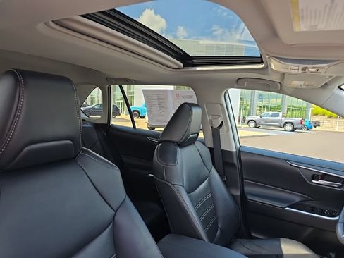 Certified 2021 Toyota RAV4 XLE Premium AWD/4WD image 11