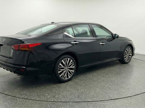 Used 2025 Nissan Altima 2.5 SV image 9