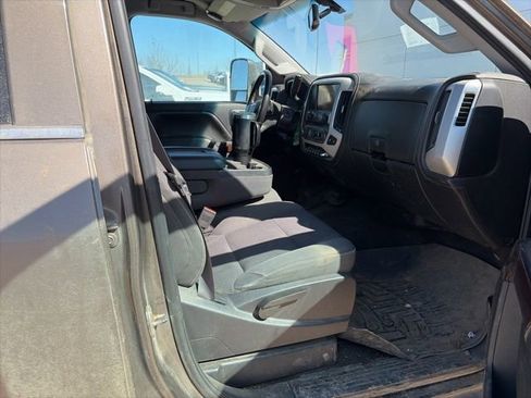 Used 2015 GMC Sierra 2500 SLE w/ SLE Preferred Package AWD/4WD image 9