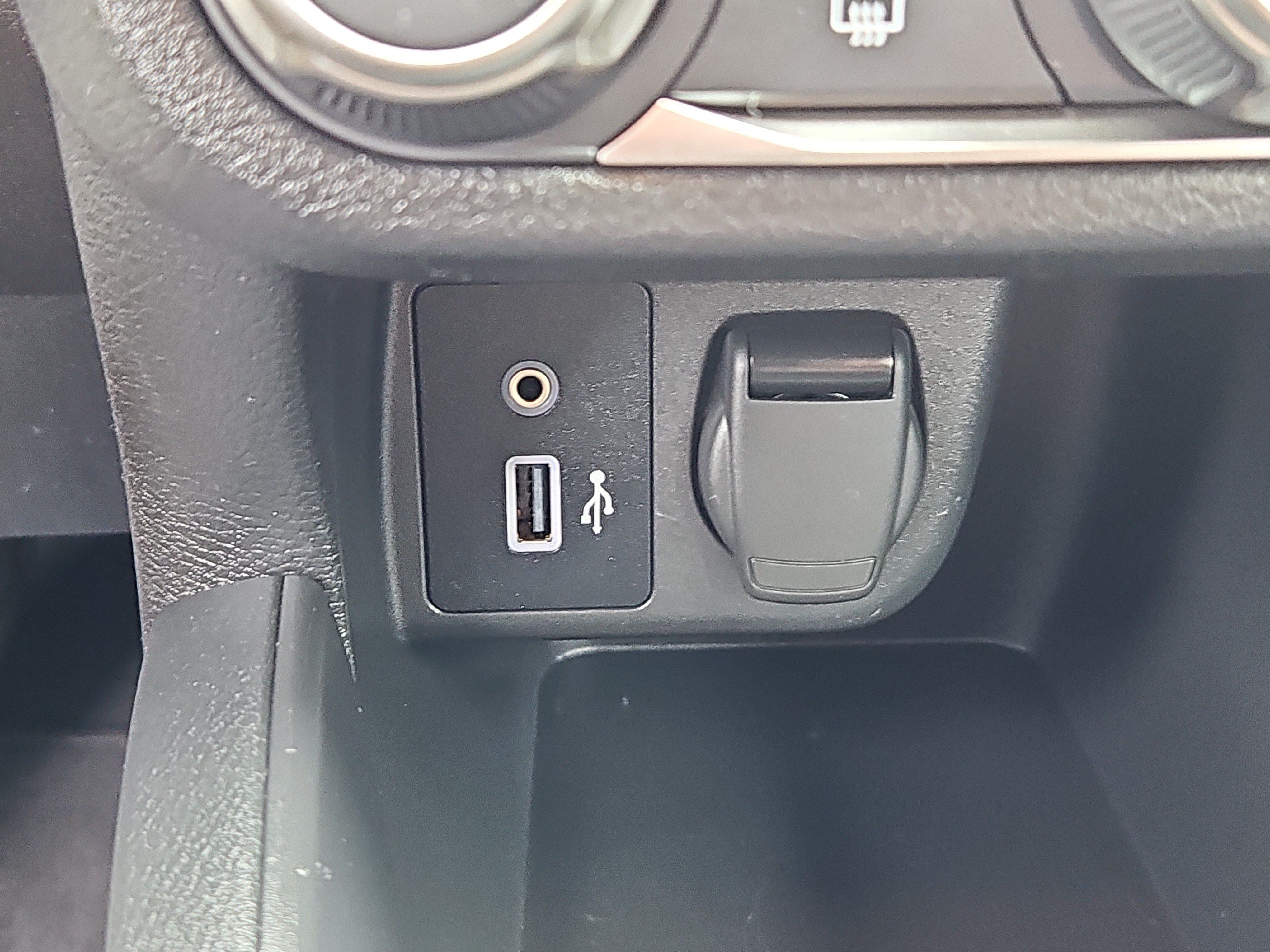 Used 2022 Nissan Versa S FWD image 9