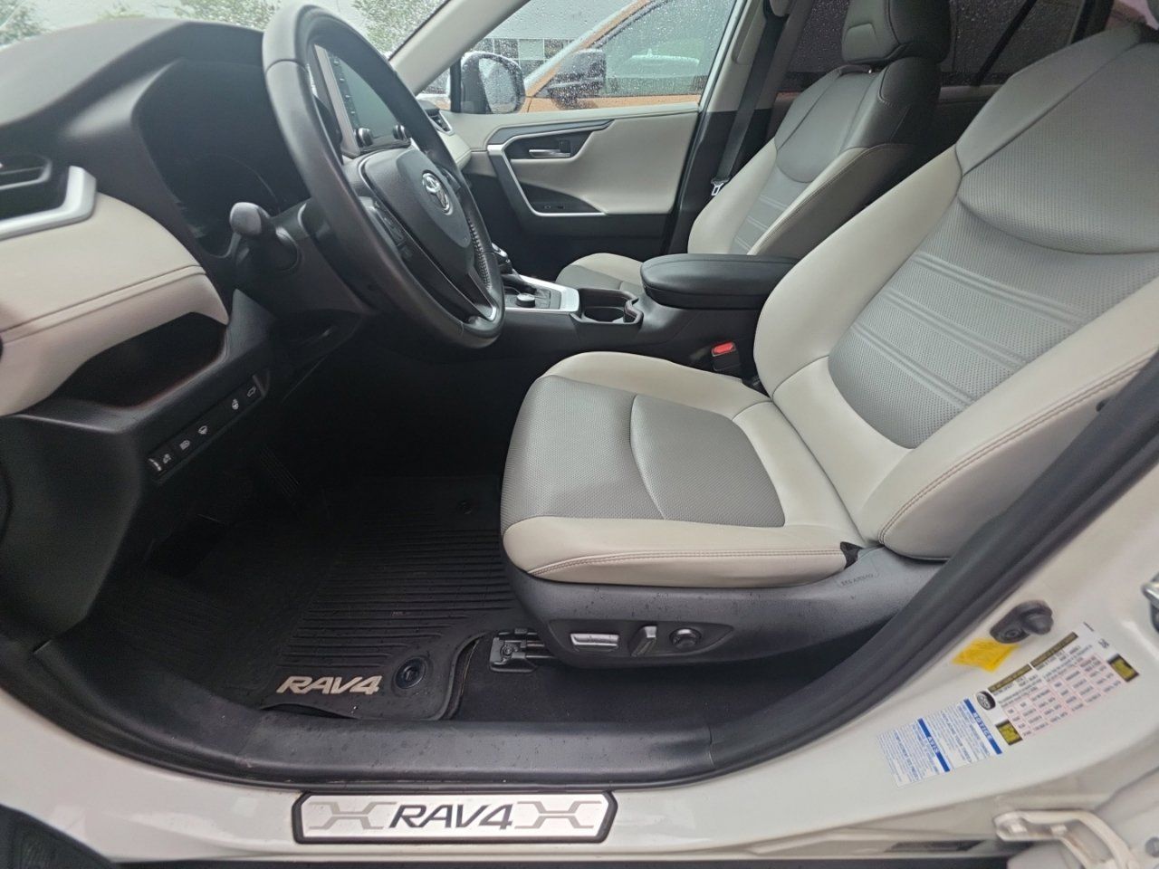Used 2019 Toyota RAV4 Limited w/ Cold Weather Package AWD/4WD image 15