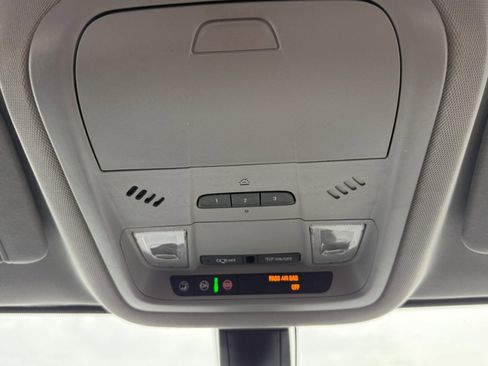 Used 2019 GMC Acadia SLT image 34