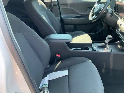 Used 2025 Hyundai Kona SEL FWD image 8