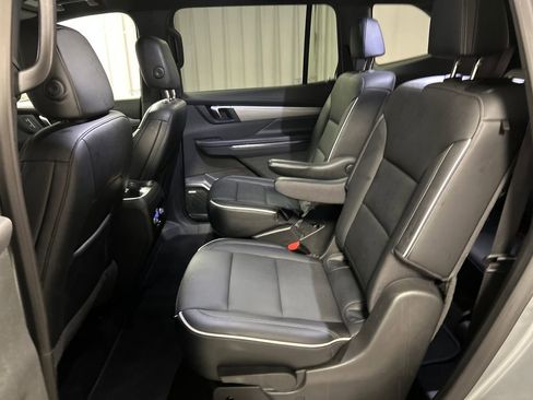 Used 2025 Buick Enclave Preferred image 23