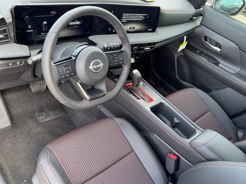 New 2026 Nissan Kicks SR w/ Cold Weather Package image 18