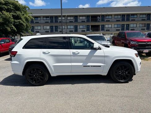 Used 2019 Jeep Grand Cherokee Altitude AWD/4WD image 8