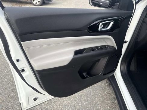 Used 2024 Jeep Compass Limited image 19