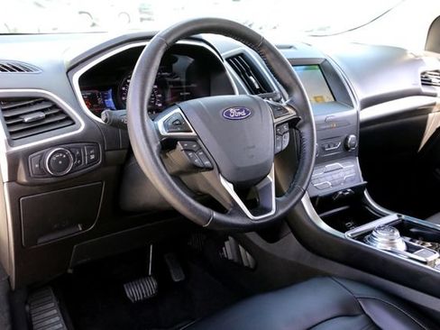 Used 2019 Ford Edge SEL w/ Equipment Group 201A FWD image 9