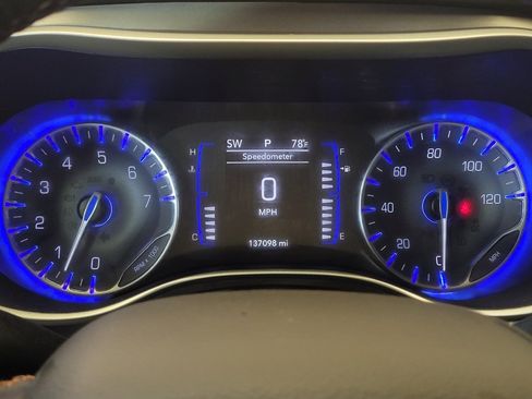 Used 2020 Chrysler Pacifica Touring-L FWD image 23