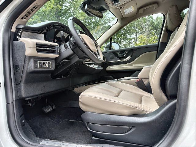 Used 2026 Lincoln Corsair Premiere FWD image 12