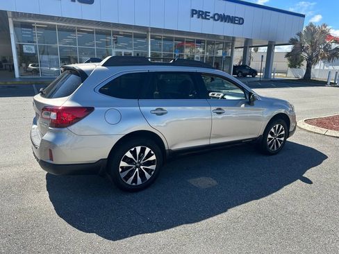 Used 2017 Subaru Outback 2.5i Limited image 3