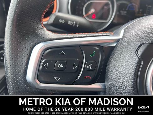 Used 2023 Jeep Gladiator Mojave w/ Cold Weather Group image 17