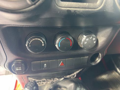 Used 2016 Jeep Wrangler Sport image 28