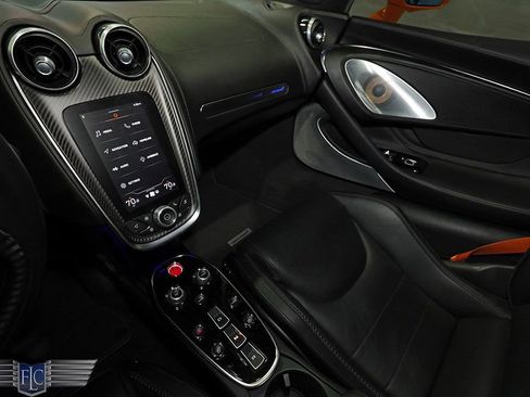 Used 2022 McLaren GT image 22