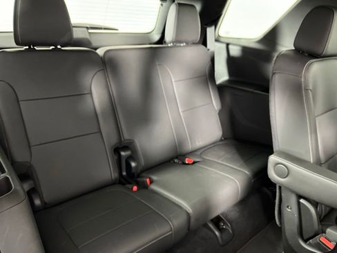 Certified 2023 Chevrolet Traverse LT FWD image 10