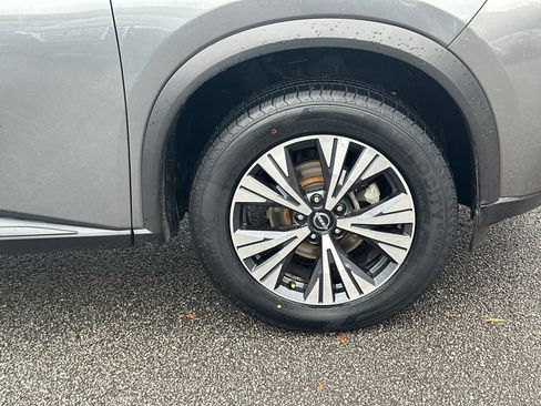 Used 2023 Nissan Rogue SV image 12