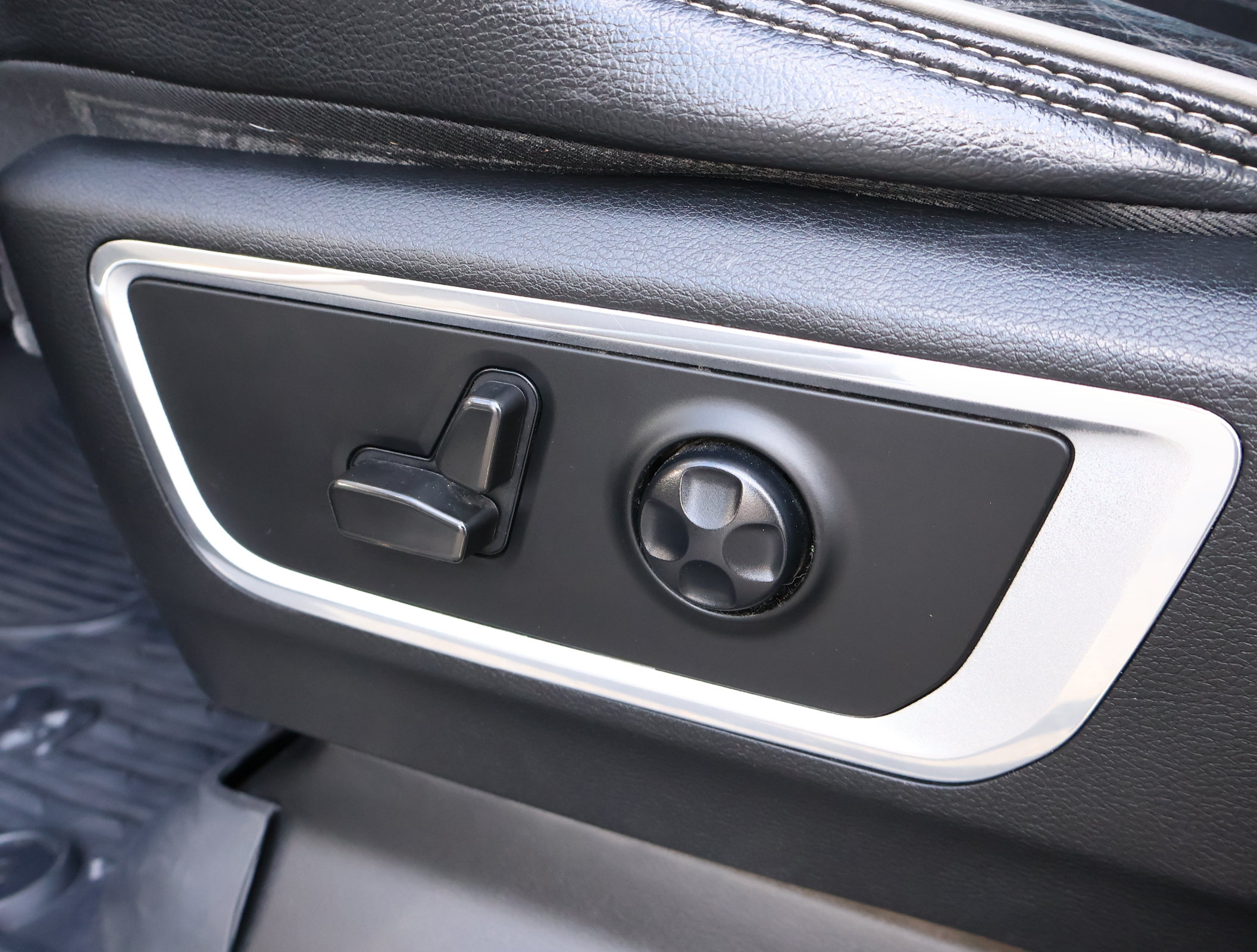 Used 2021 RAM 1500 Laramie AWD/4WD image 9