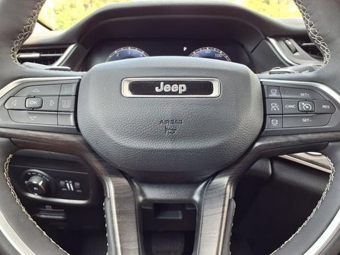 Used 2023 Jeep Grand Cherokee Limited AWD/4WD image 14