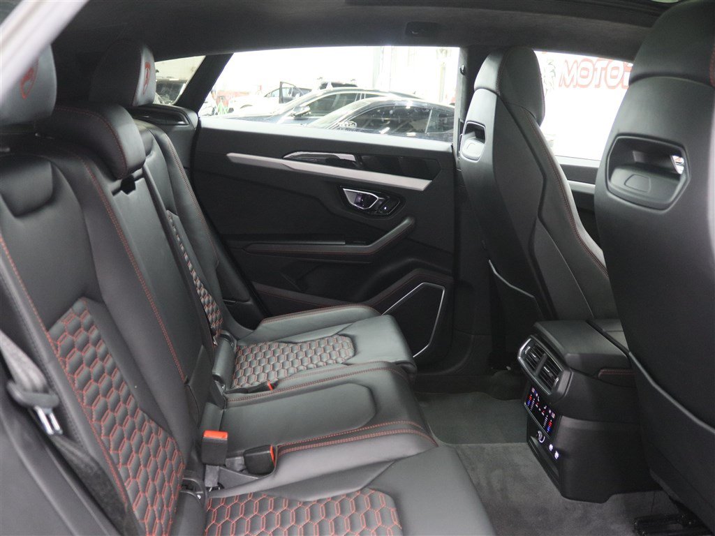 Used 2021 Lamborghini Urus AWD/4WD image 20