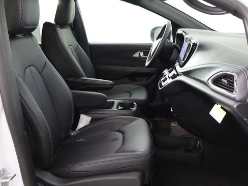 New 2026 Chrysler Pacifica Select image 20