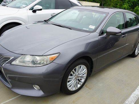 Used 2013 Lexus ES 350 w/ Luxury Pkg FWD image 2