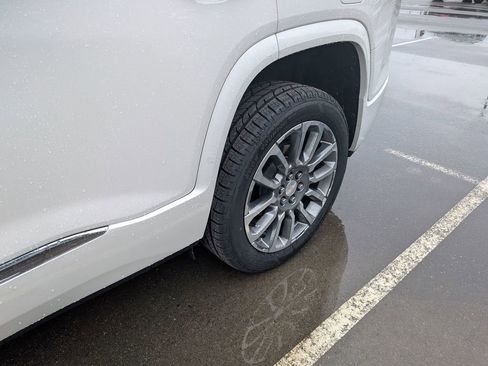 Certified 2023 GMC Acadia Denali w/ Denali Ultimate Package FWD image 4