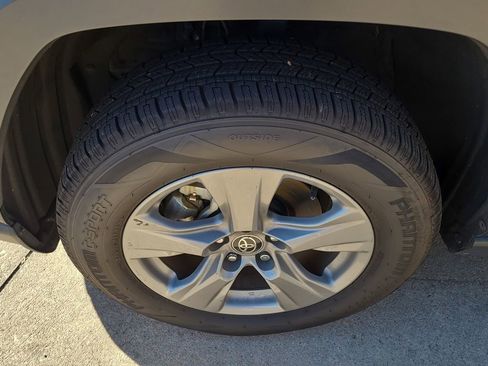 Used 2022 Toyota RAV4 XLE image 10