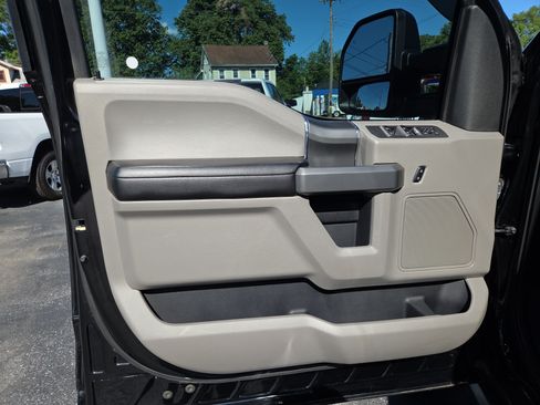 Used 2017 Ford F150 XLT w/ Equipment Group 302A Luxury AWD/4WD image 15