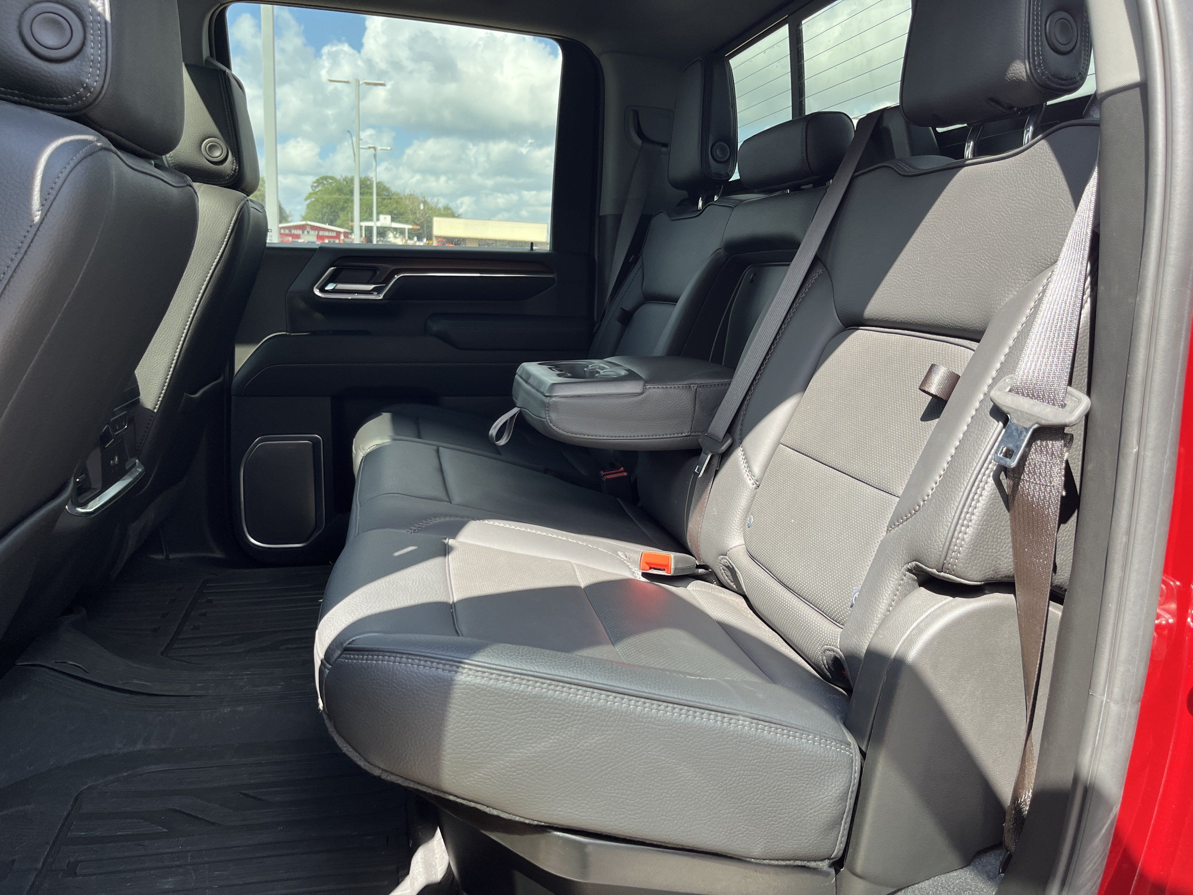 Used 2024 GMC Sierra 2500 Denali w/ Denali Reserve Package AWD/4WD image 13