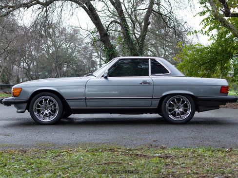 Used 1987 Mercedes-Benz 560 SL image 3