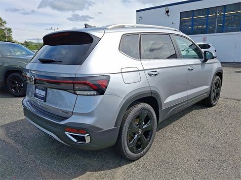 New 2025 Volkswagen Taos SEL image 4