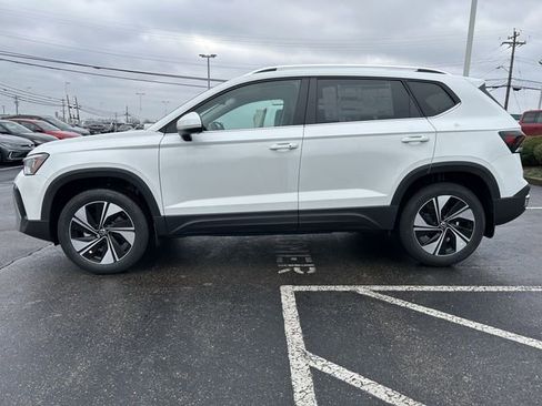 New 2026 Volkswagen Taos SE AWD/4WD image 4