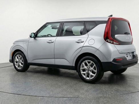Used 2025 Kia Soul LX w/ LX Technology Package FWD image 6