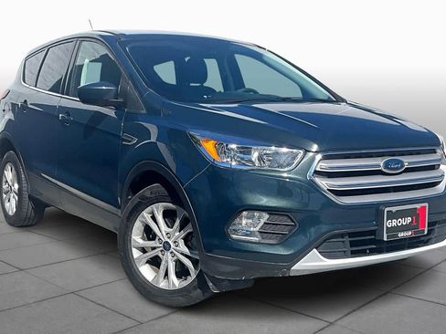 Used 2019 Ford Escape SE image 2